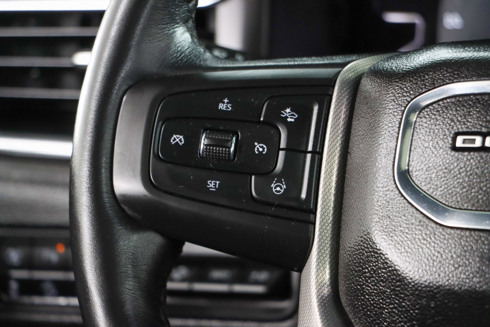 Used 2023 GMC Yukon Denali image 14