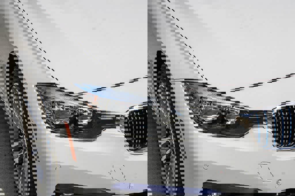 Used 2017 BMW 330e image 4