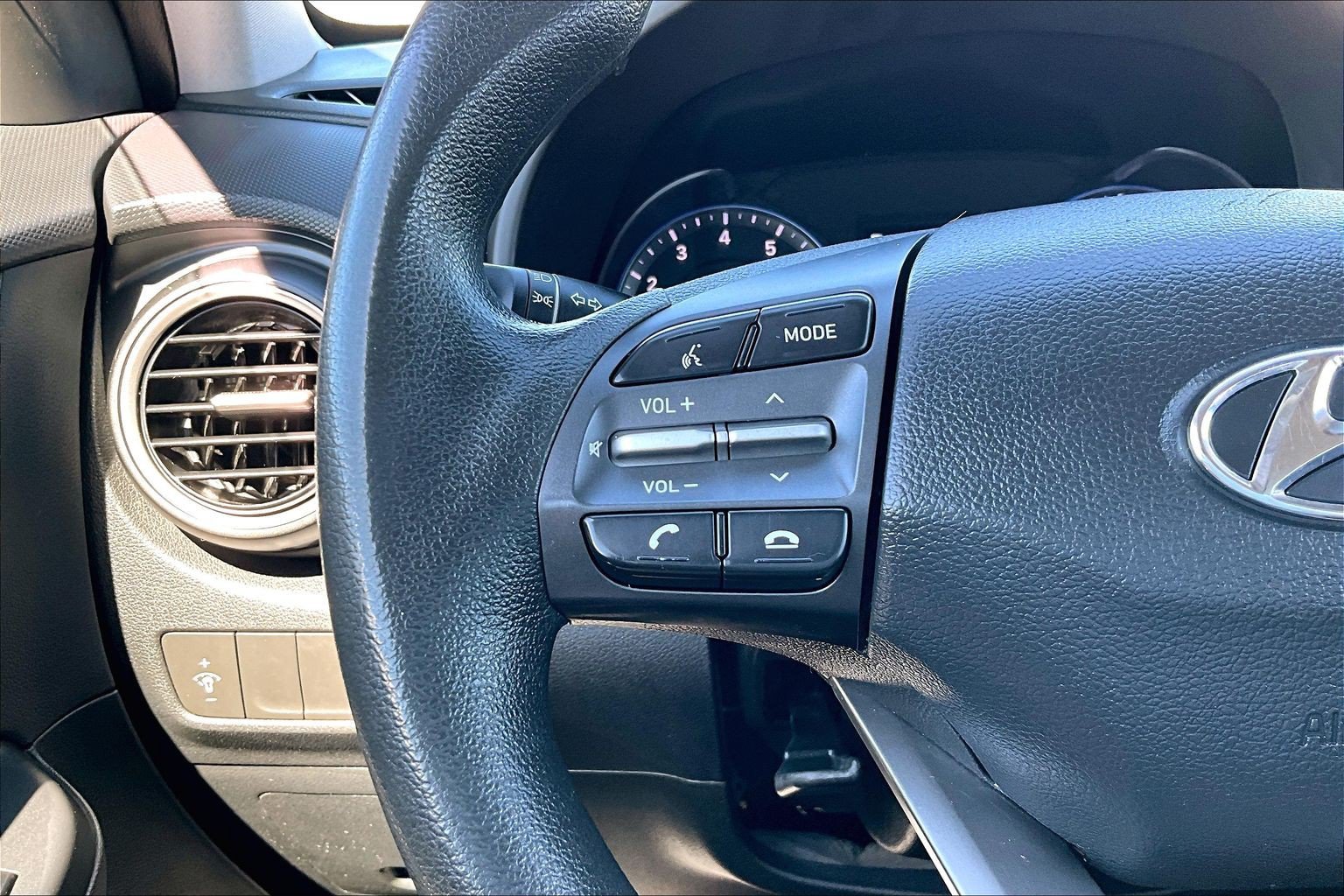 Used 2019 Hyundai Kona SE FWD image 19