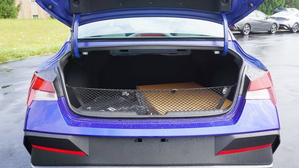 Used 2024 Hyundai Elantra SE image 6