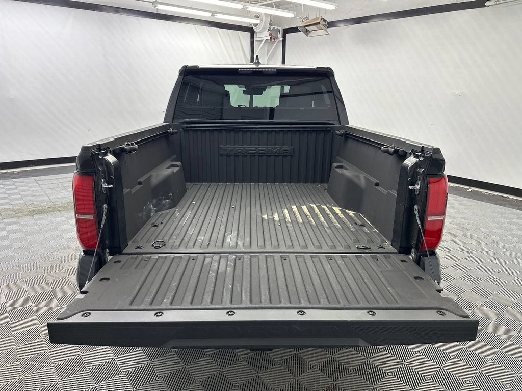 Used 2024 Toyota Tacoma SR5 AWD/4WD image 18