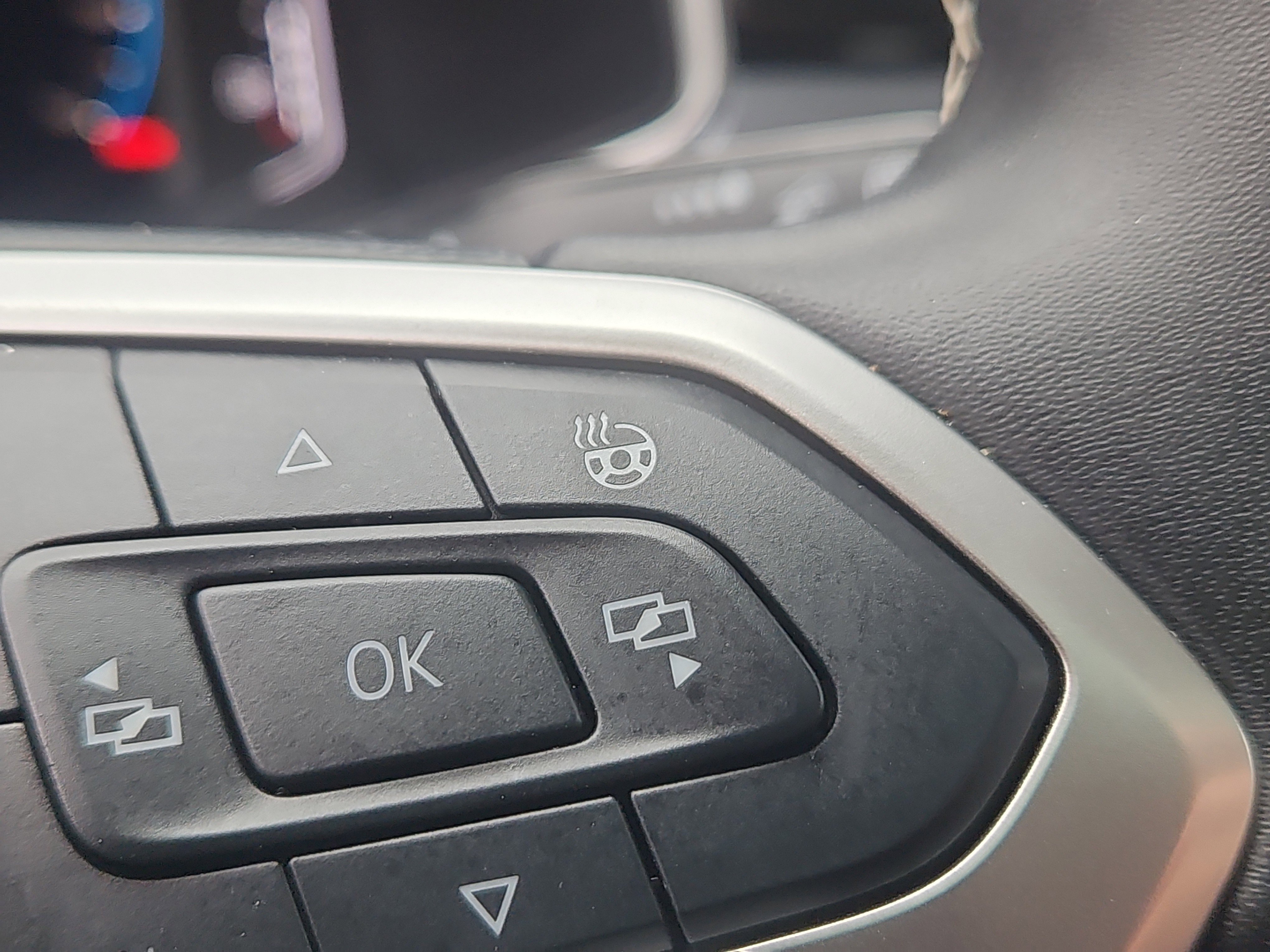 Used 2025 Volkswagen Taos SEL image 14