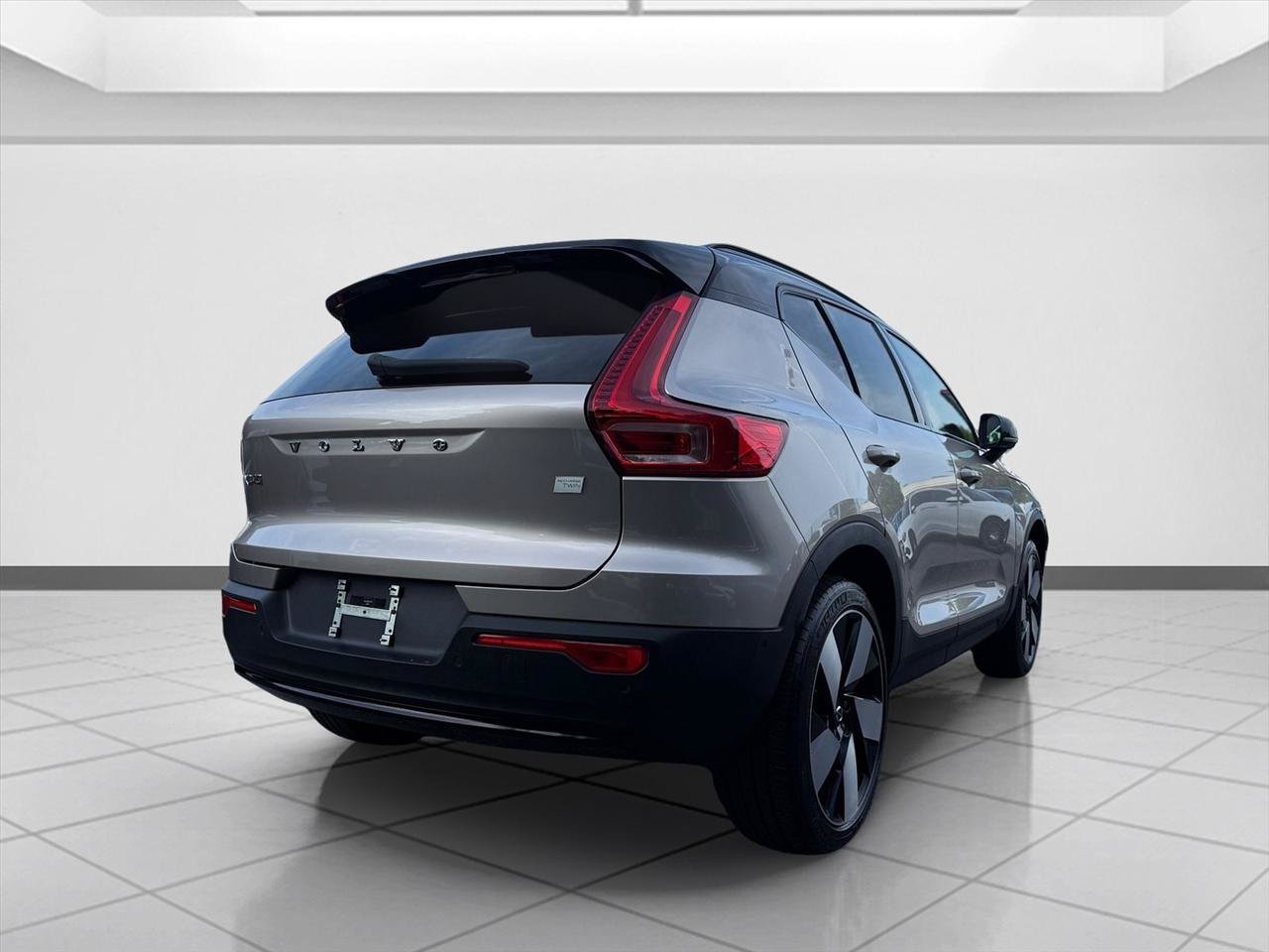 Used 2023 Volvo XC40 Recharge Ultimate AWD/4WD image 5