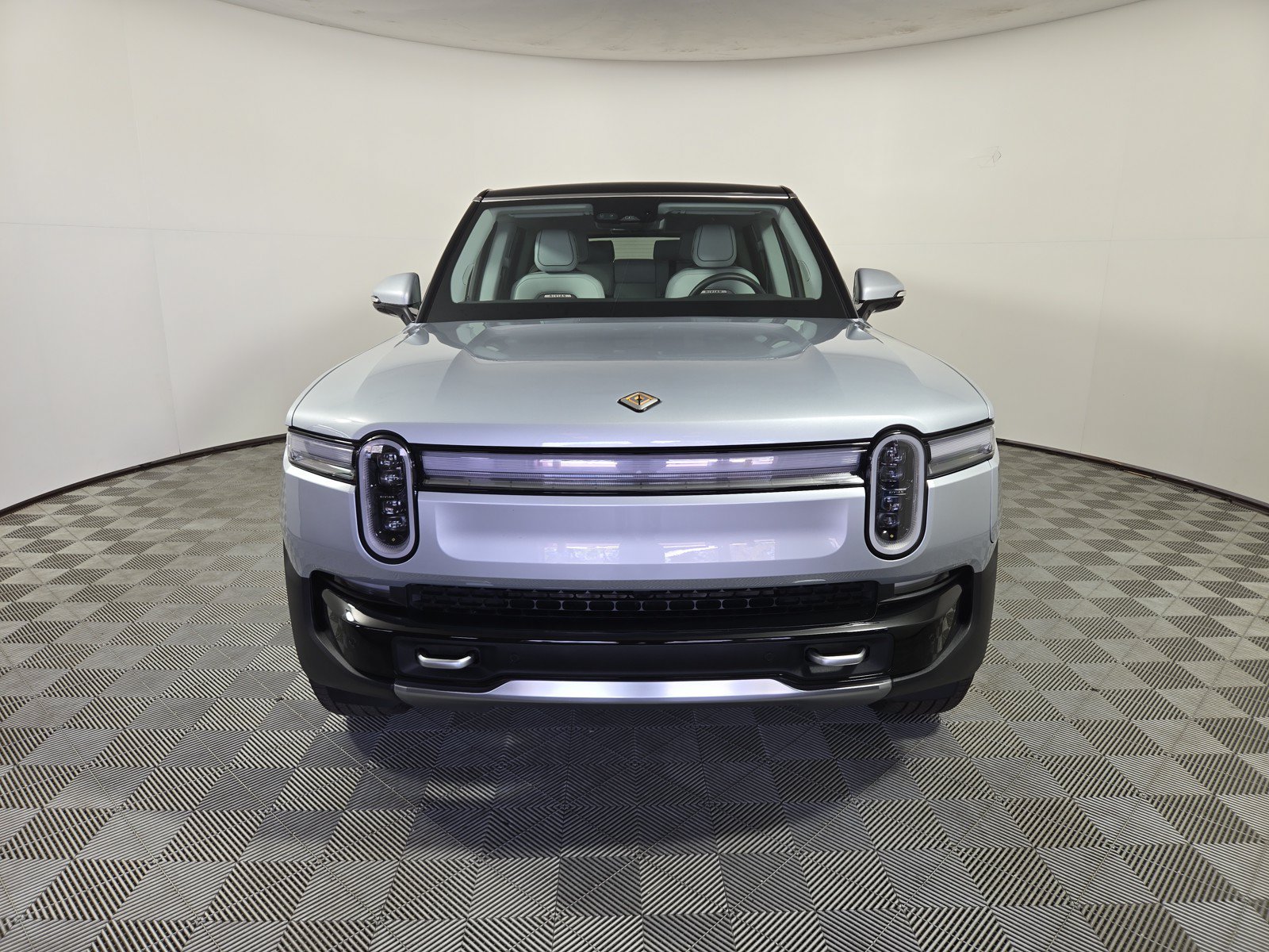 Used 2025 Rivian R1S Adventure AWD/4WD image 8