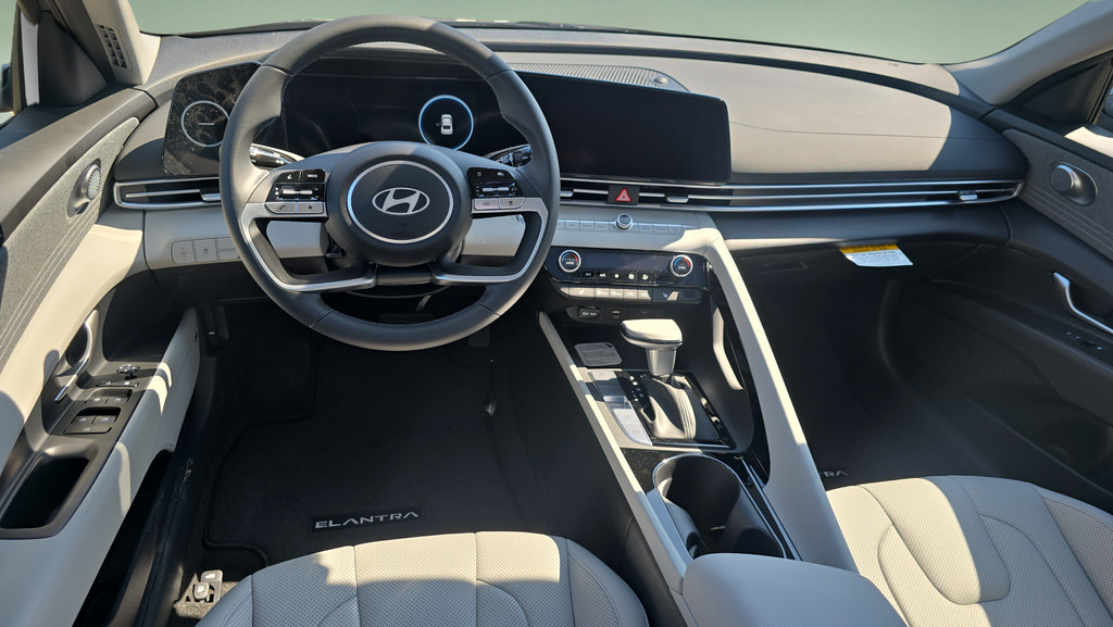 New 2026 Hyundai Elantra Limited FWD image 18