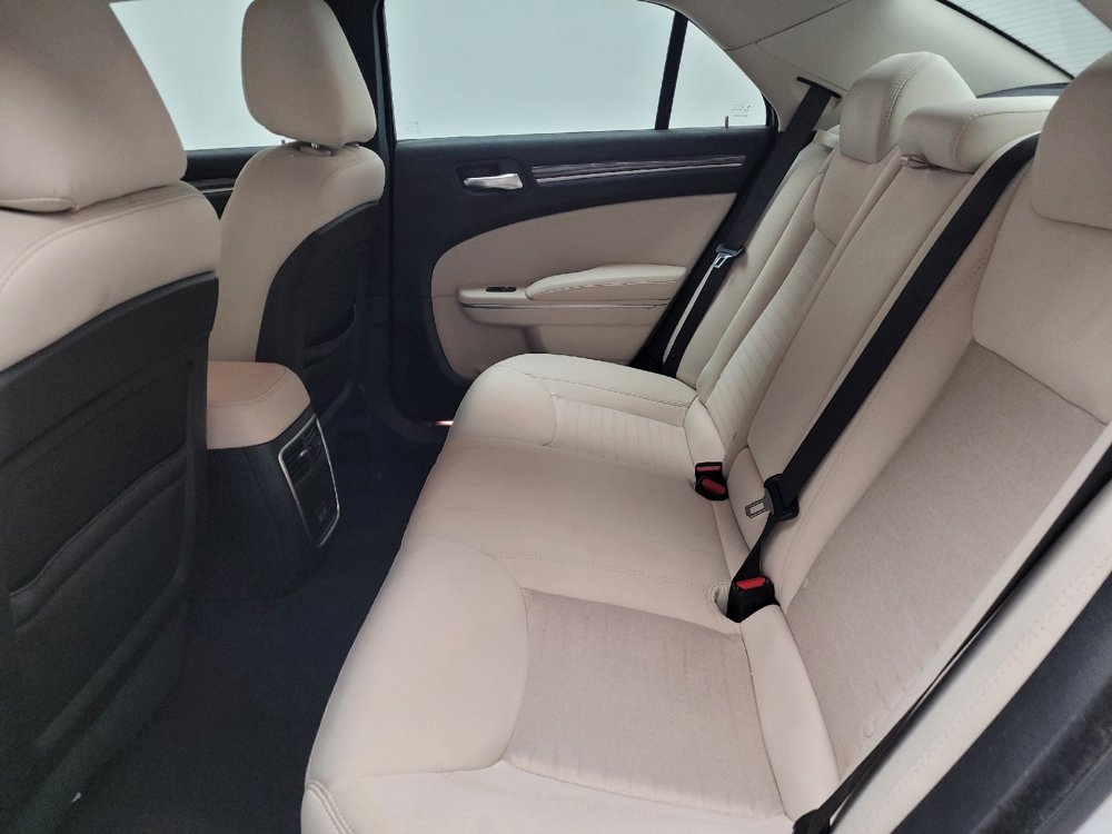 Used 2019 Chrysler 300 Touring w/ Driver Convenience Group RWD image 18