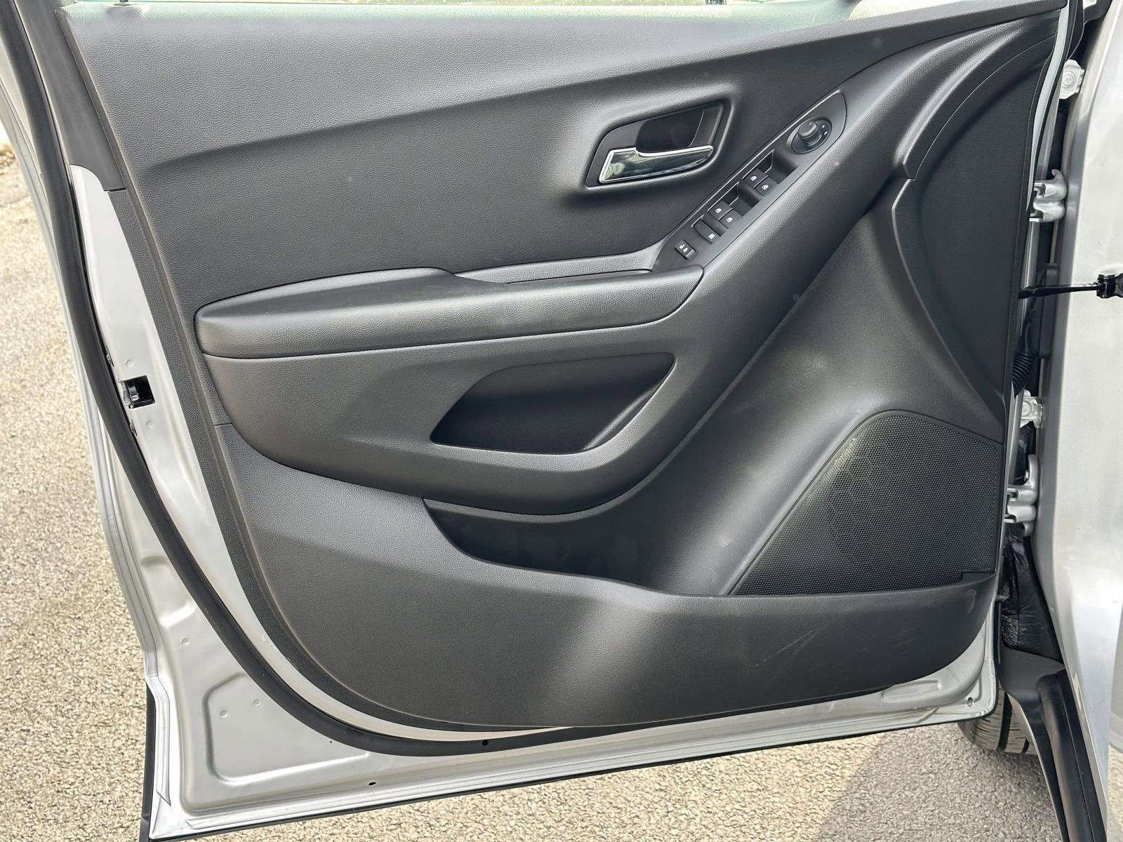 Used 2022 Chevrolet Trax LS w/ Tint and Cruise Package image 20