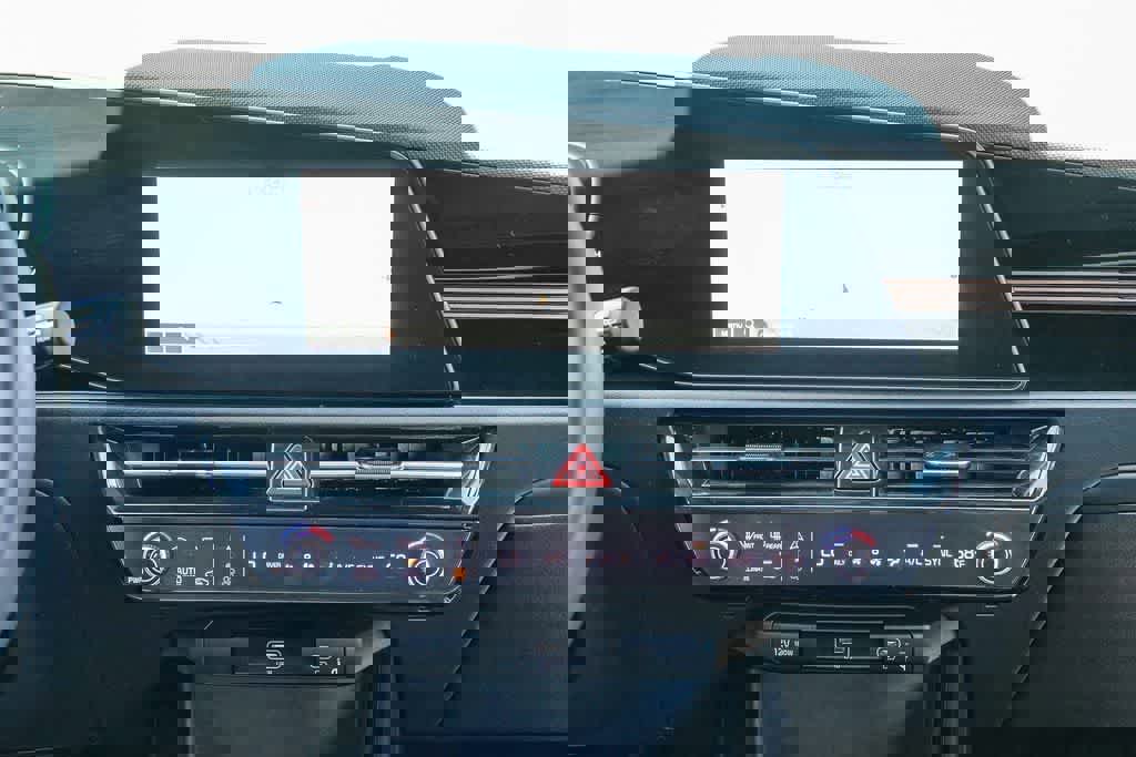 Certified 2024 Kia Niro EX image 12