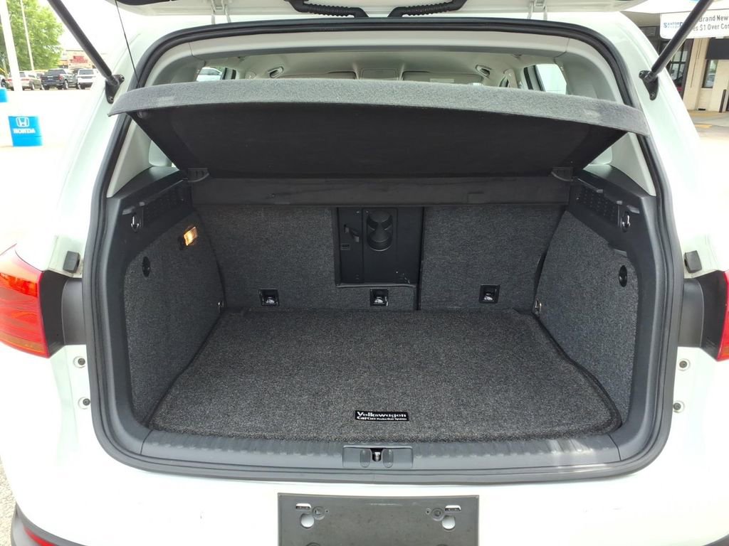 Used 2017 Volkswagen Tiguan S image 26