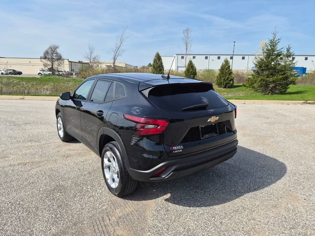 Used 2024 Chevrolet Trax LS w/ LS Convenience Package FWD image 7