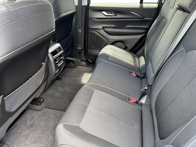 Used 2024 Jeep Grand Cherokee Laredo AWD/4WD image 11