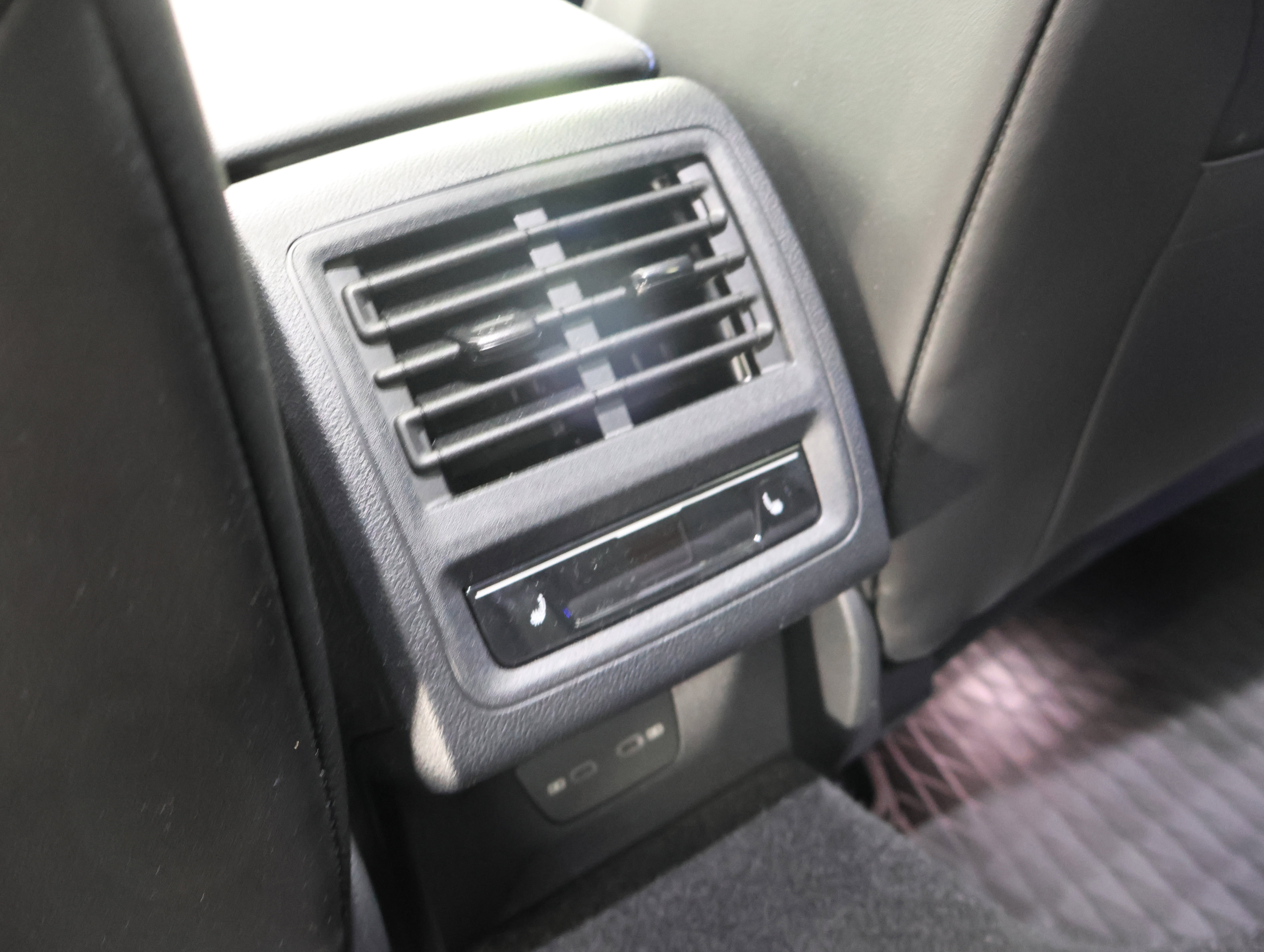 Used 2024 Volkswagen Golf R image 32