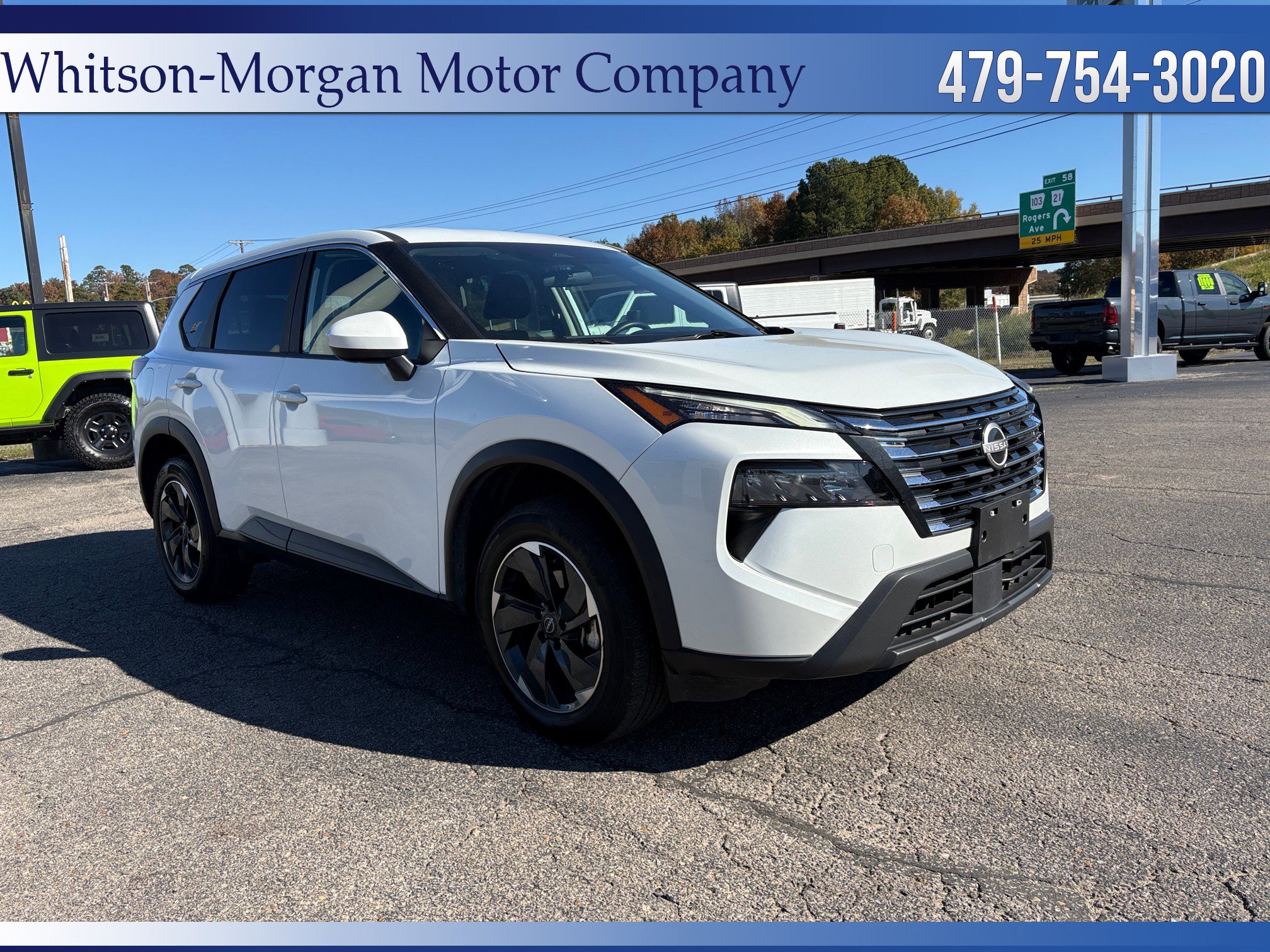 Used 2024 Nissan Rogue SV image 3