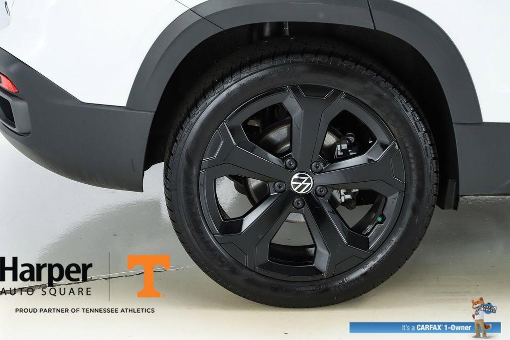 Used 2025 Volkswagen Taos SE image 13