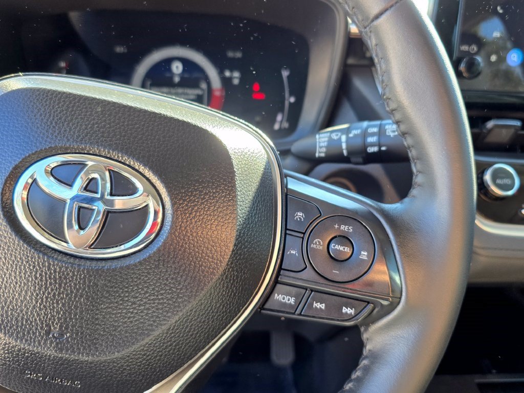 Used 2026 Toyota Corolla Cross LE FWD image 19