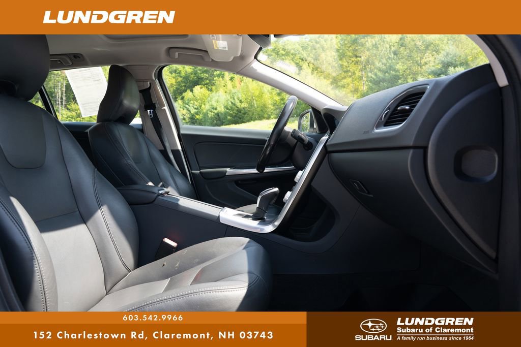 Used 2017 Volvo V60 T5 Premier w/ Convenience Package image 9