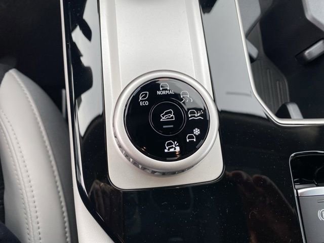 New 2025 Mitsubishi Outlander SE image 30