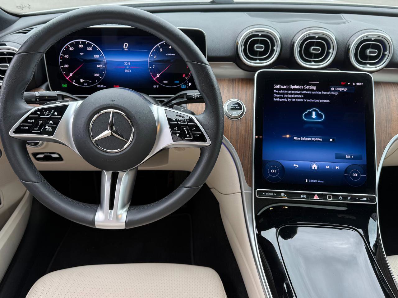 Used 2025 Mercedes-Benz C 300 Sedan w/ Exclusive Trim Package image 10