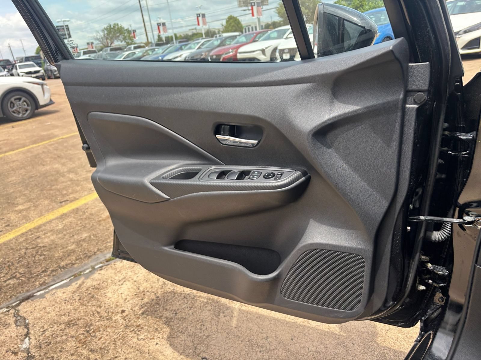 Used 2025 Nissan Versa SV FWD image 18