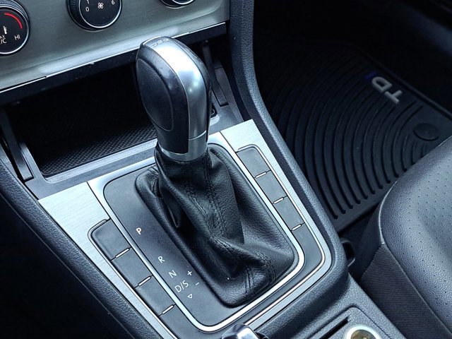 Used 2015 Volkswagen Golf TDI S image 26