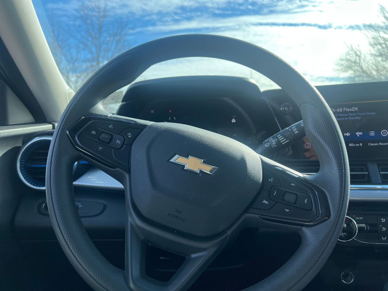 Used 2025 Chevrolet Trax LT image 25