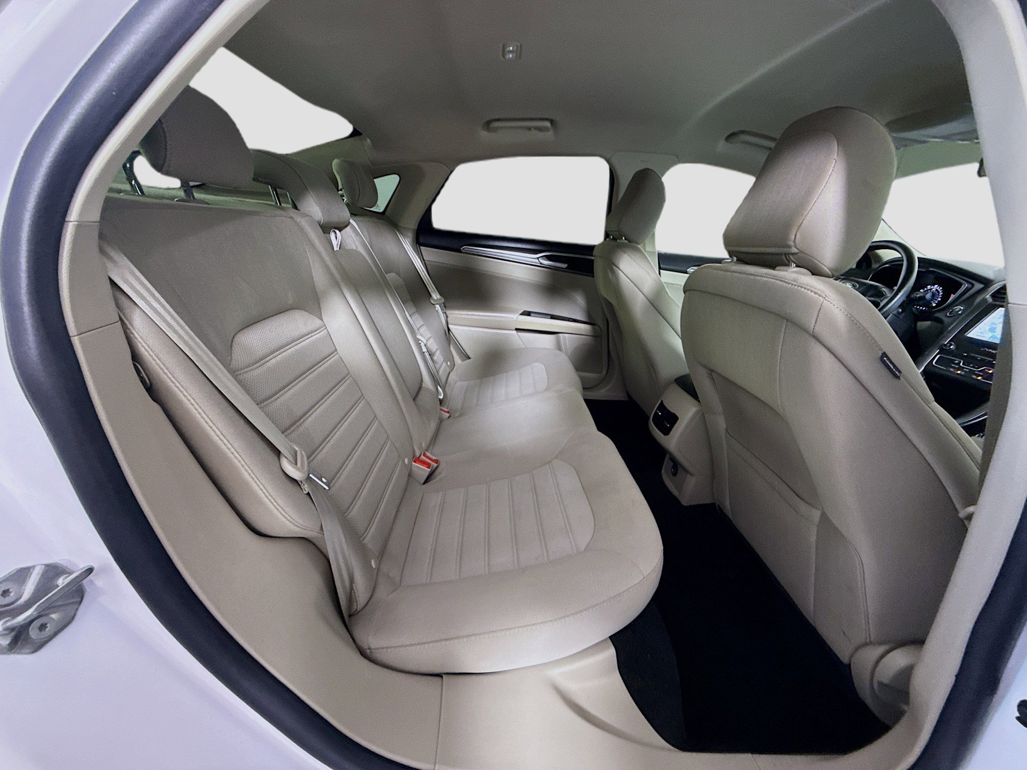 Used 2020 Ford Fusion SE image 27