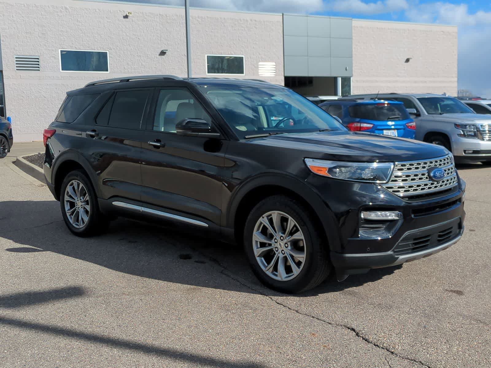 Certified 2023 Ford Explorer Limited w/ Equipment Group 301A AWD/4WD image 2