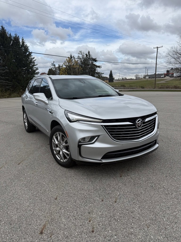 Used 2022 Buick Enclave Premium image 2