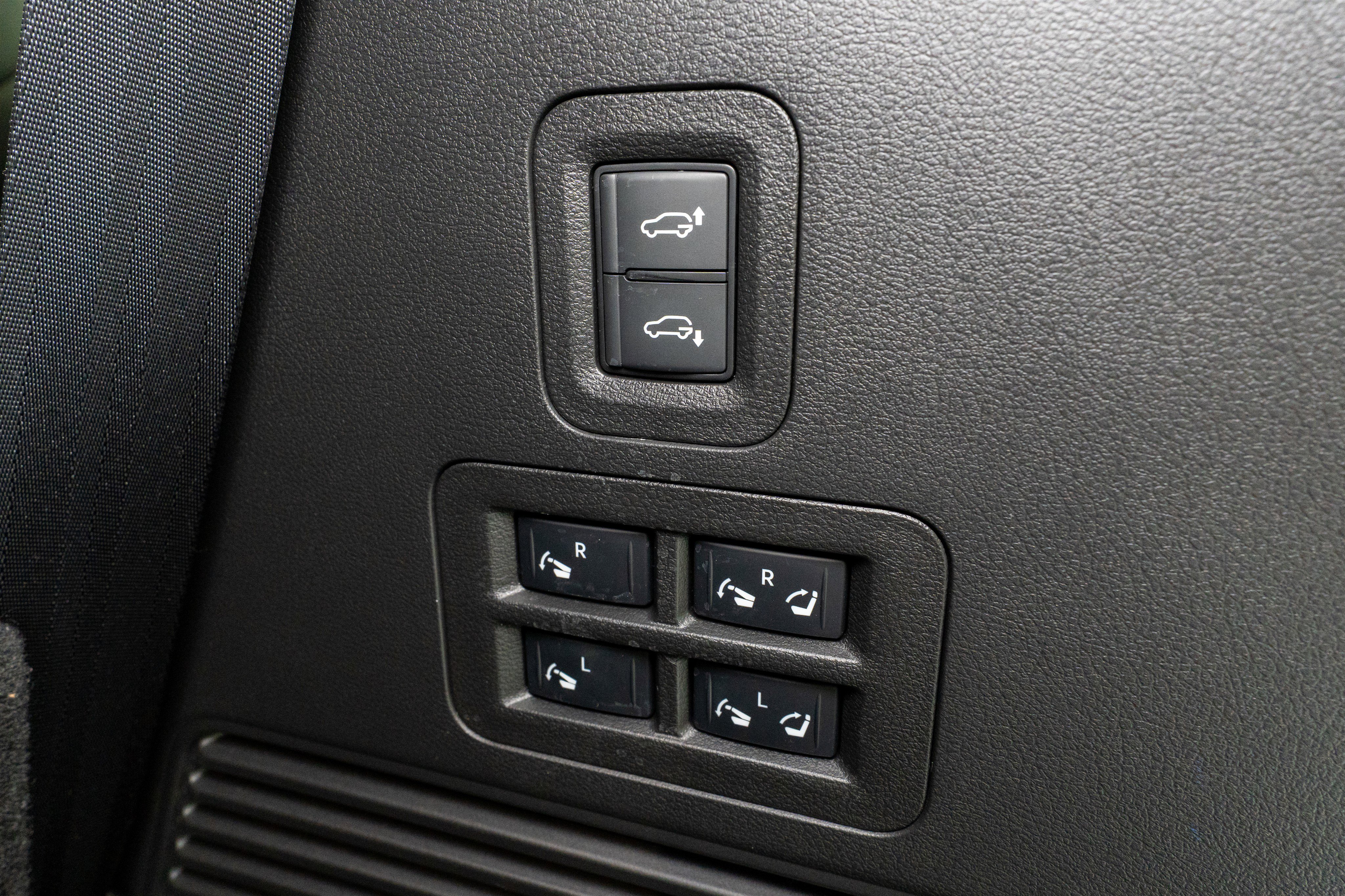 Used 2025 Nissan Armada Platinum Reserve AWD/4WD image 40