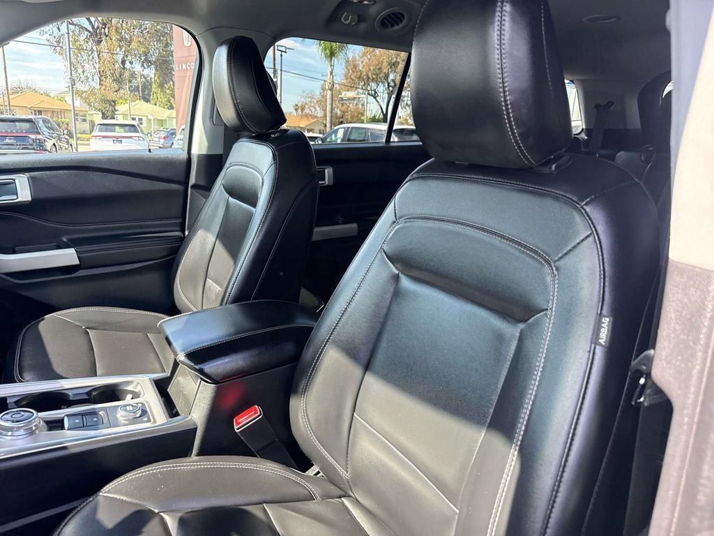 Certified 2022 Ford Explorer XLT w/ Equipment Group 202A image 27