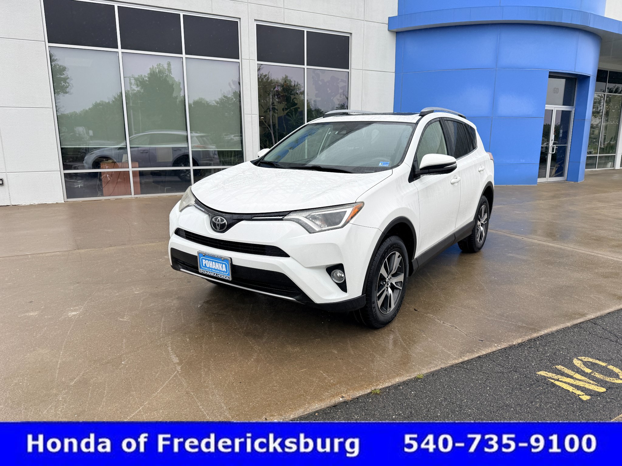 Used 2018 Toyota RAV4 XLE w/ Plus Extra Value Package AWD/4WD image 2