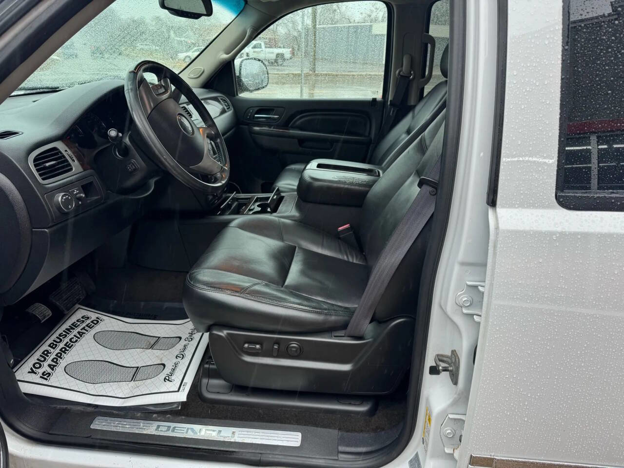 Used 2011 GMC Yukon Denali image 16