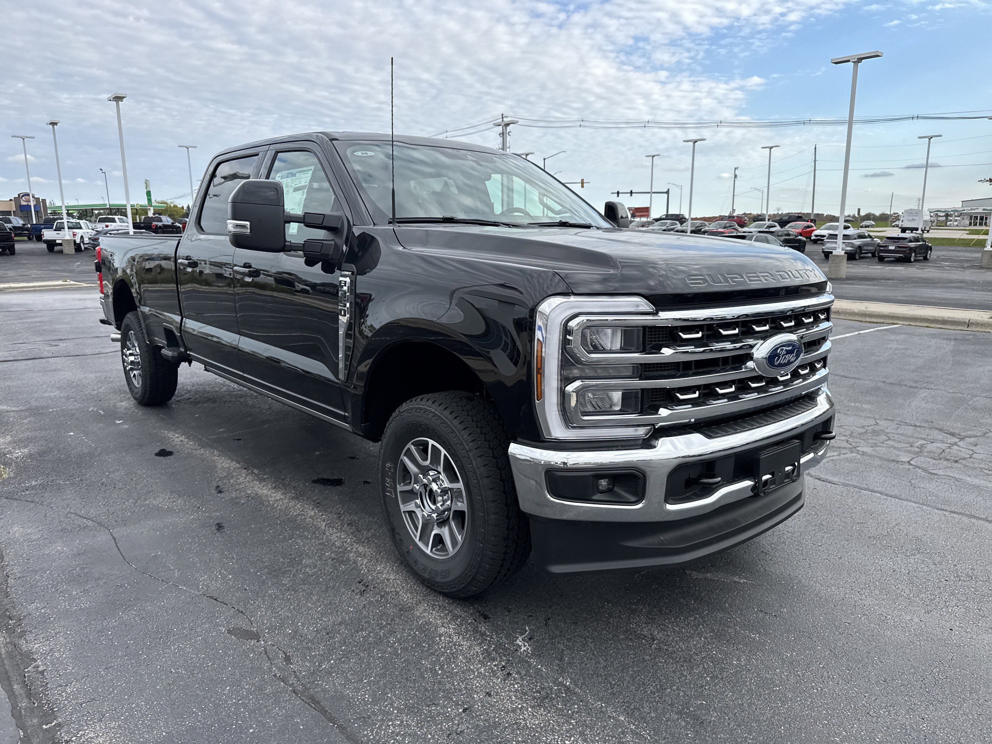 New 2026 Ford F350 Lariat w/ FX4 Off-Road Package image 4