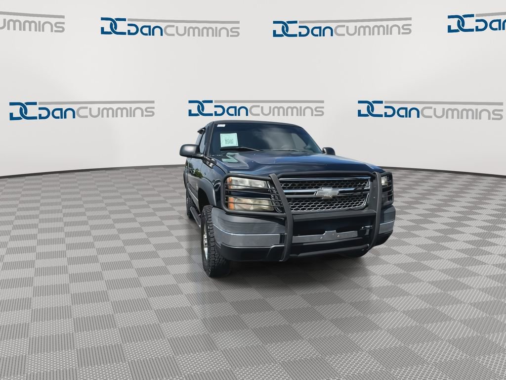Used 2005 Chevrolet Silverado 2500 LS AWD/4WD image 3