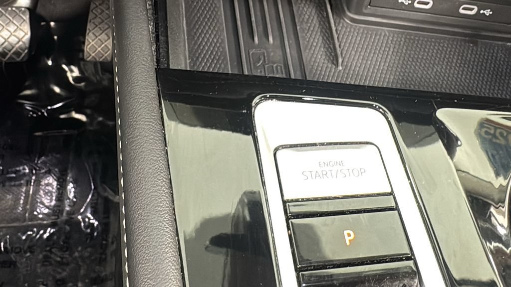Used 2025 Volkswagen Atlas SE AWD/4WD image 24