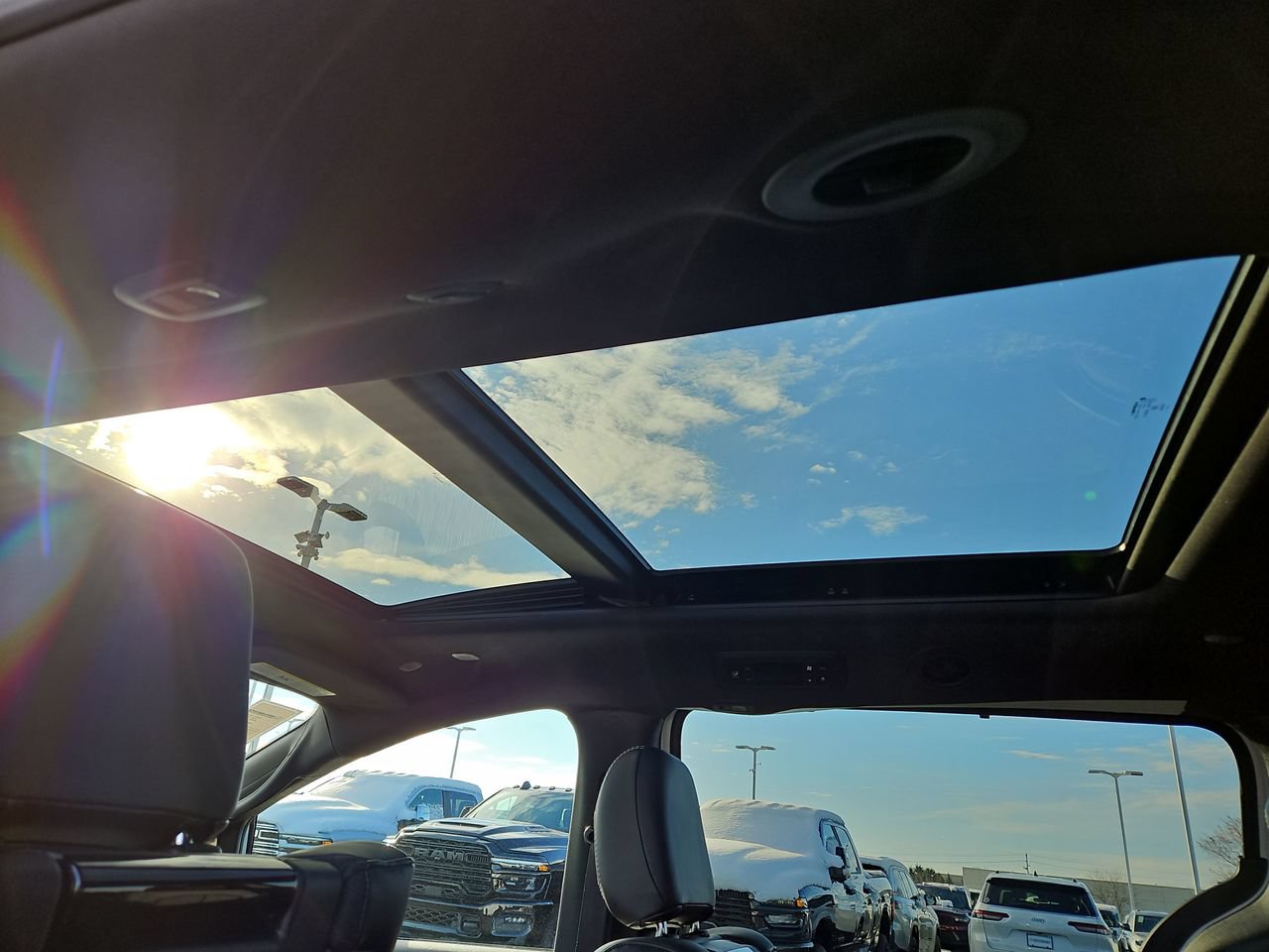 New 2026 Chrysler Pacifica Select AWD/4WD image 20