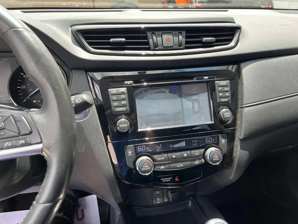 Used 2017 Nissan Rogue SV AWD/4WD image 10