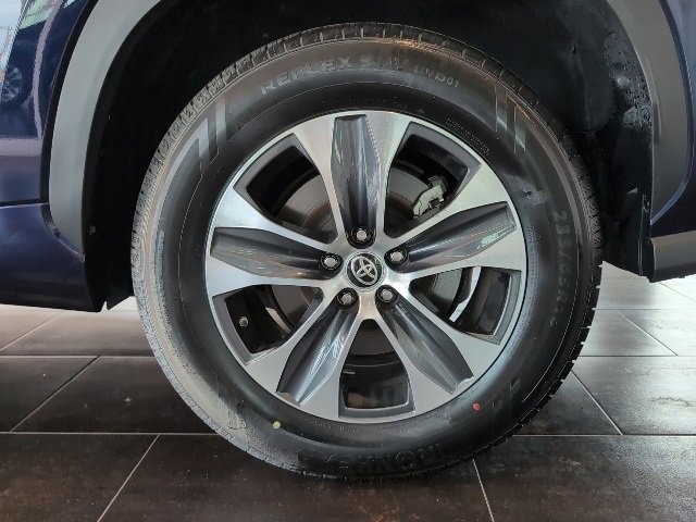 Certified 2024 Toyota Highlander XLE image 11