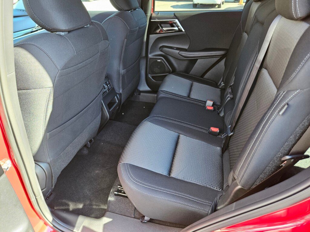 New 2025 Mitsubishi Outlander ES image 16