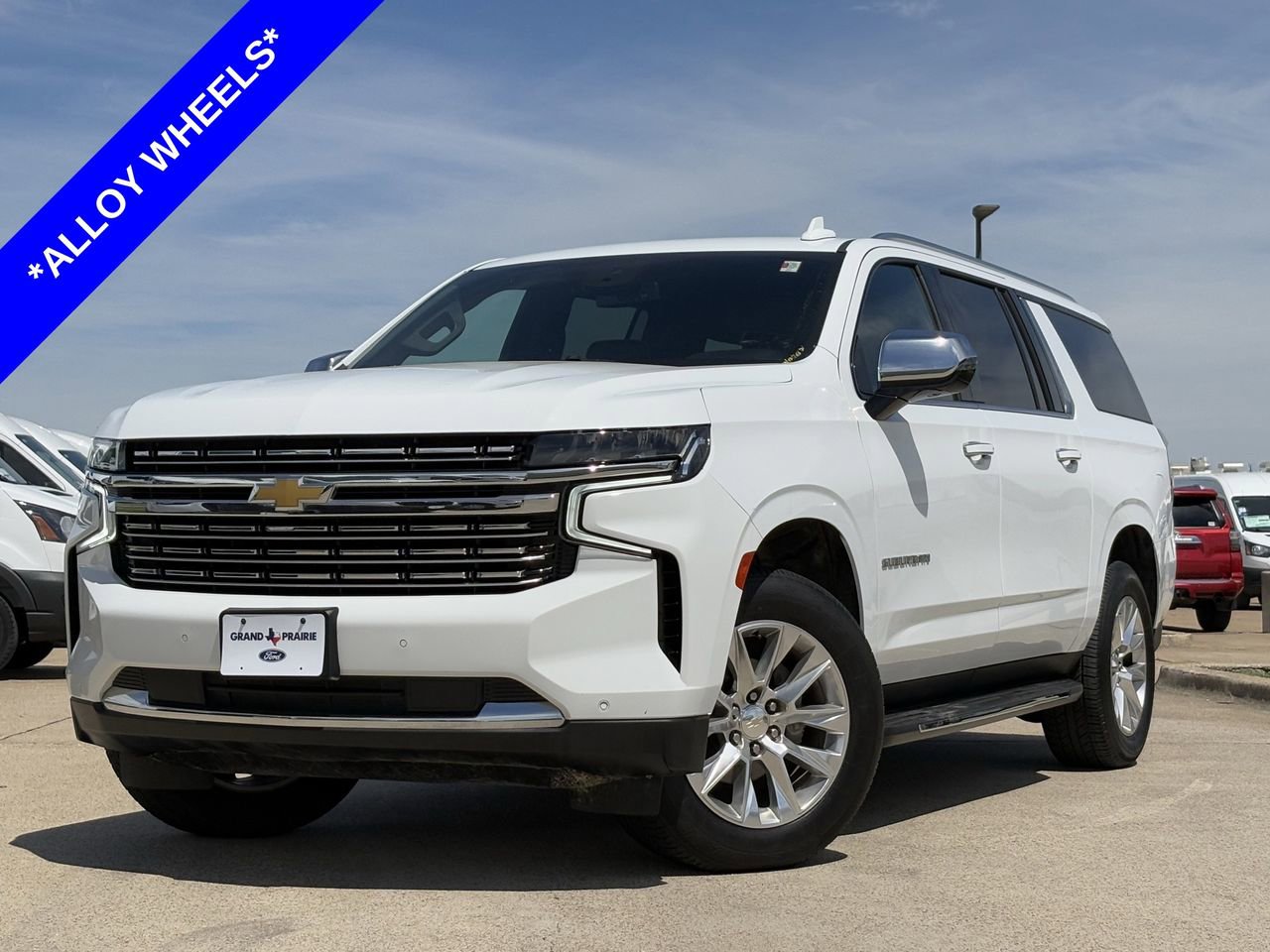 Used 2023 Chevrolet Suburban Premier image 2