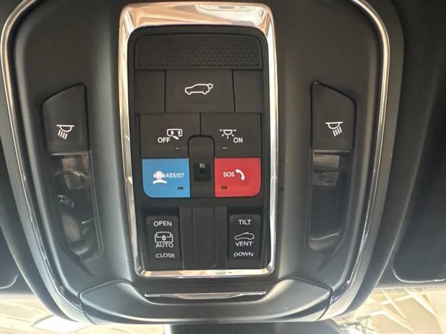 Used 2023 Jeep Grand Cherokee Altitude AWD/4WD image 42