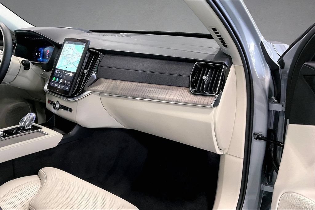 Certified 2025 Volvo XC90 B5 Ultra AWD/4WD image 28