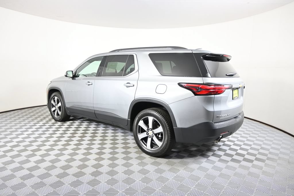 Used 2023 Chevrolet Traverse LT w/ LT Premium Package AWD/4WD image 4