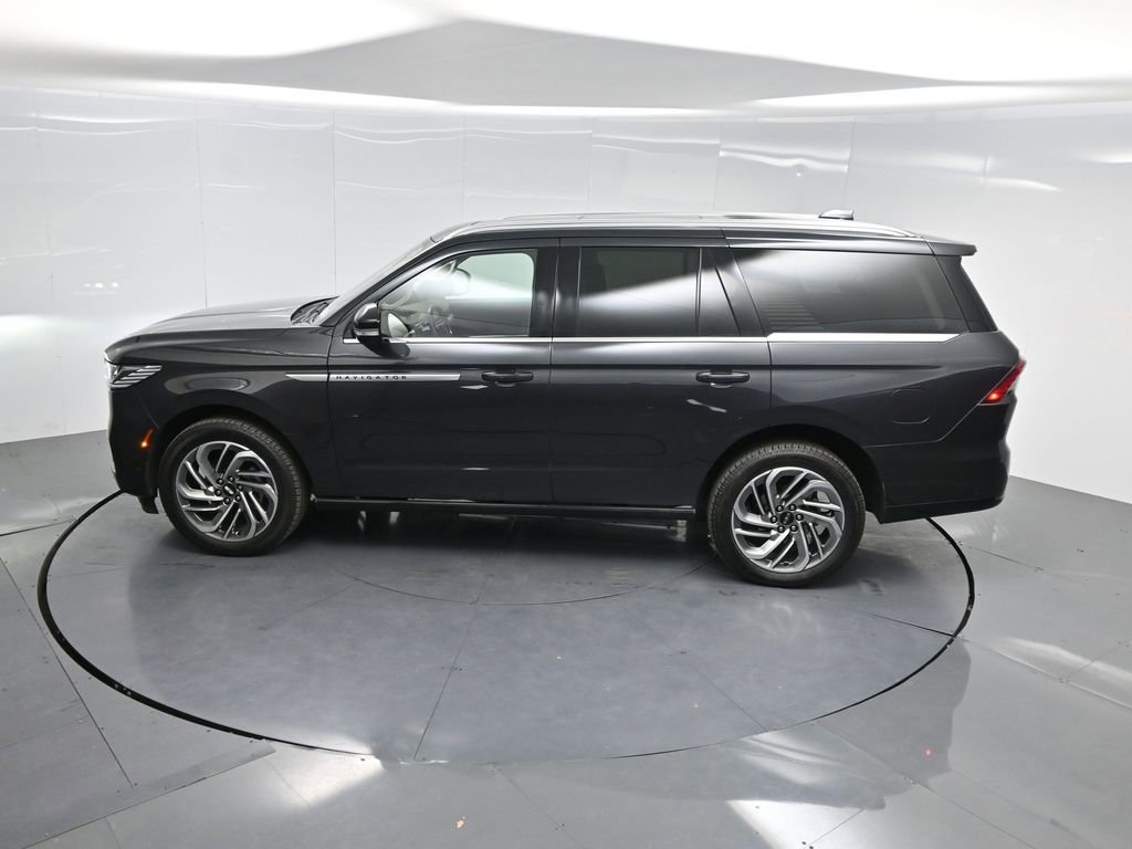 Used 2025 Lincoln Navigator Reserve AWD/4WD image 51