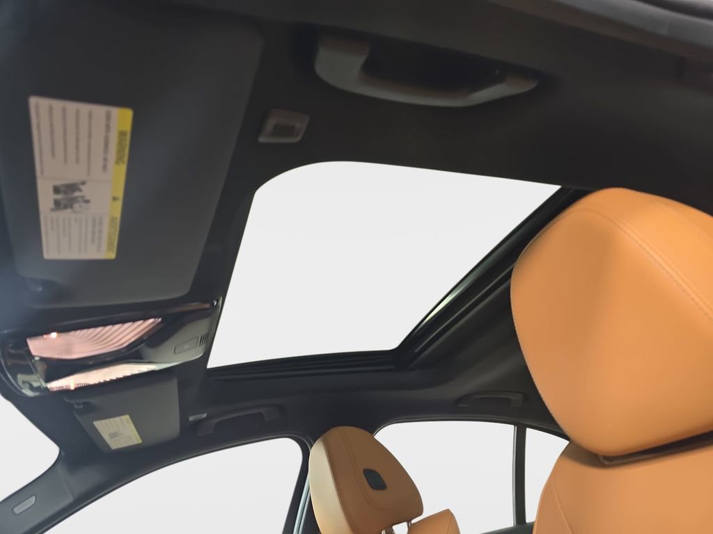 Used 2025 BMW 330i xDrive Sedan w/ Convenience Package image 32