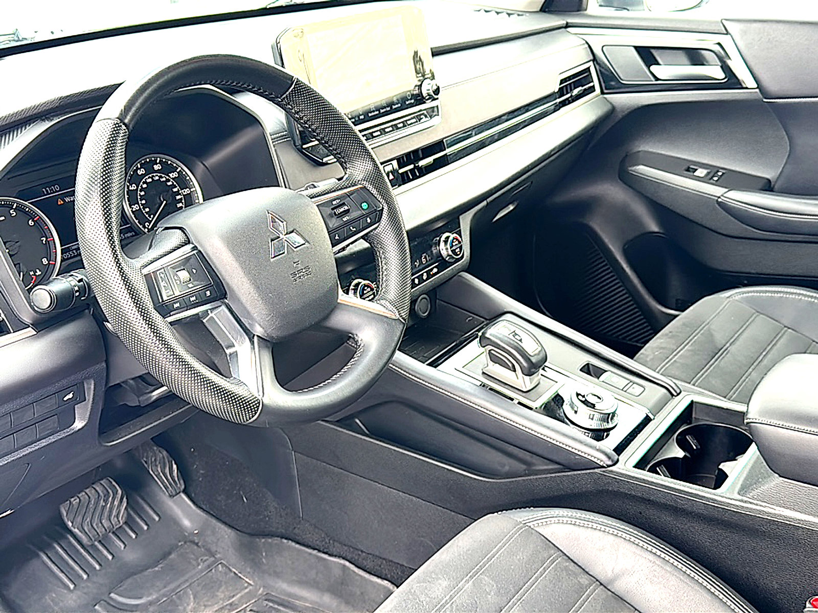 Used 2023 Mitsubishi Outlander SE FWD image 12