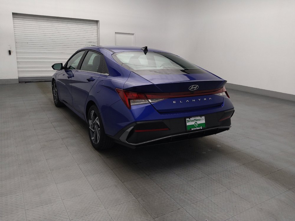Used 2025 Hyundai Elantra SEL FWD image 5