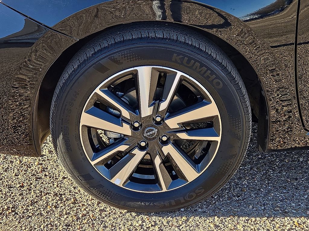 Used 2025 Nissan Versa SV image 10