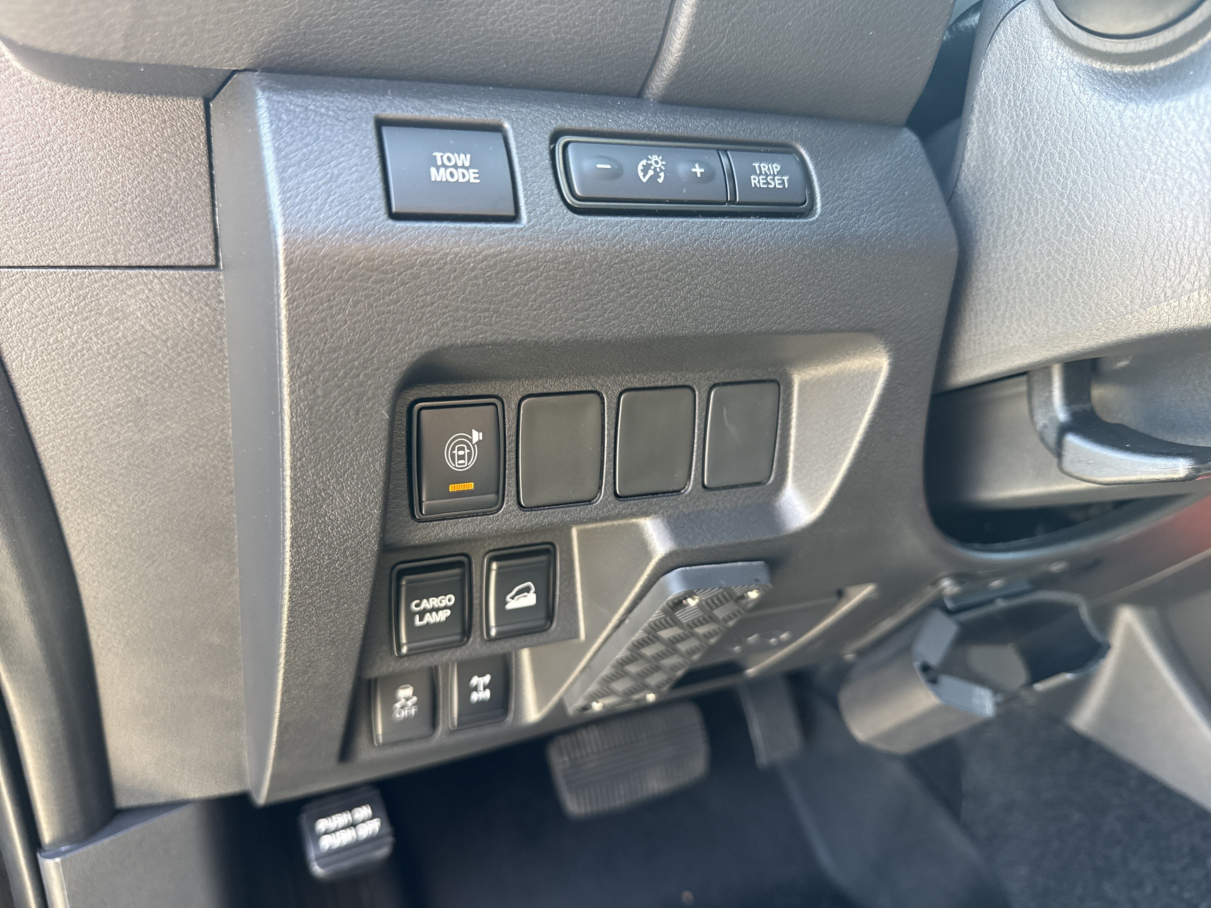 Used 2025 Nissan Frontier PRO-4X AWD/4WD image 29