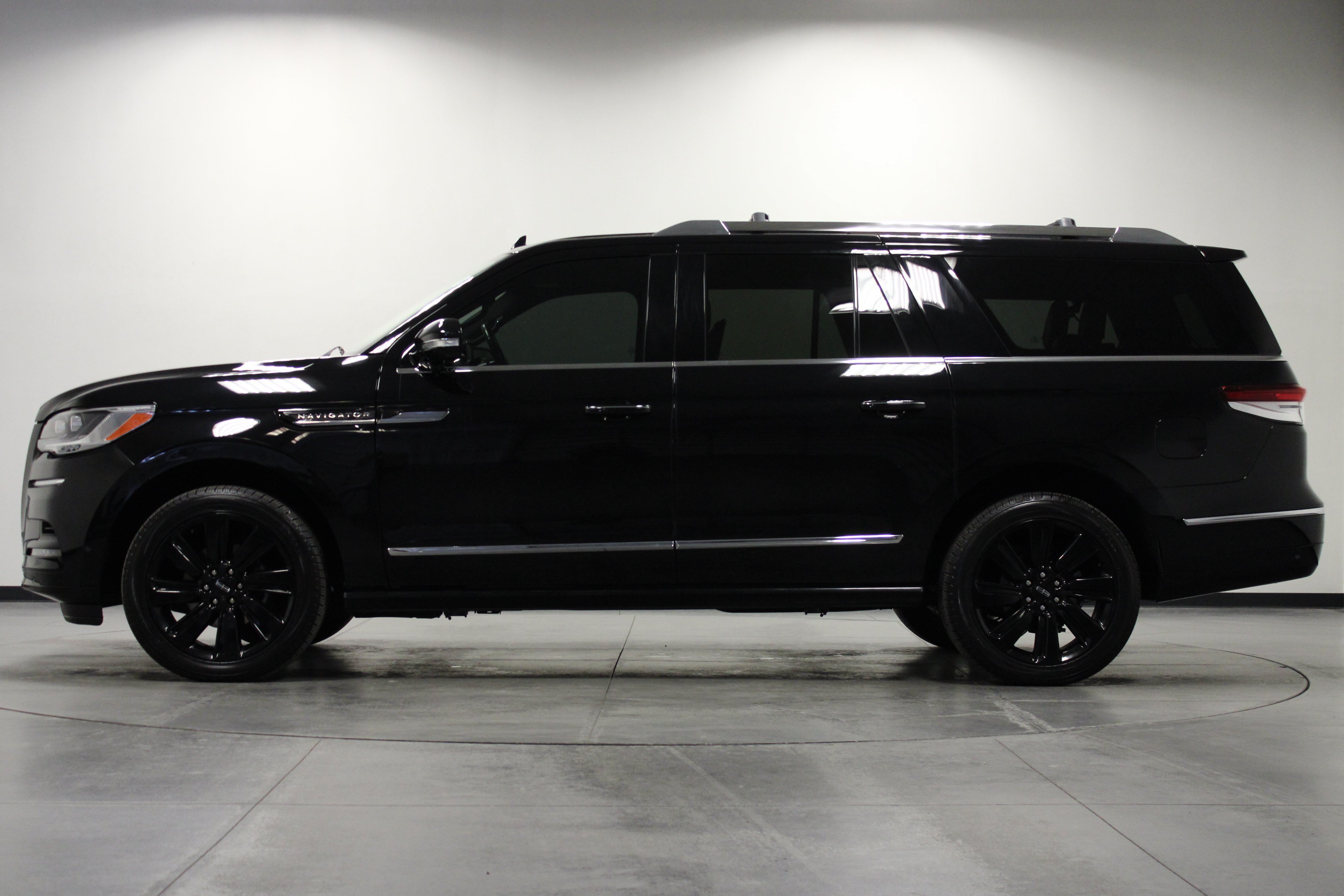 Used 2024 Lincoln Navigator L Reserve AWD/4WD image 7